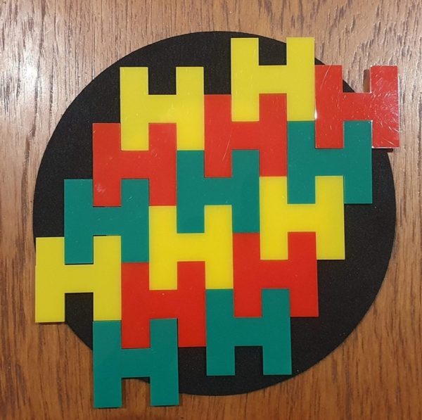 H polyomino tesselation